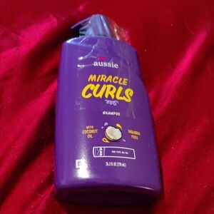 New AUSSIE Miracle Curl Shampoo